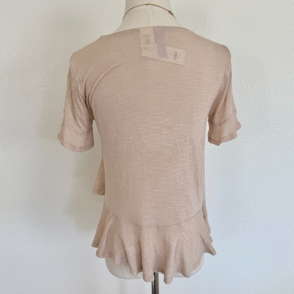 🤎 Francesca’s Beige Sand Ruffle Hem Tee Shirt T-Shirt - Picture 7 of 13